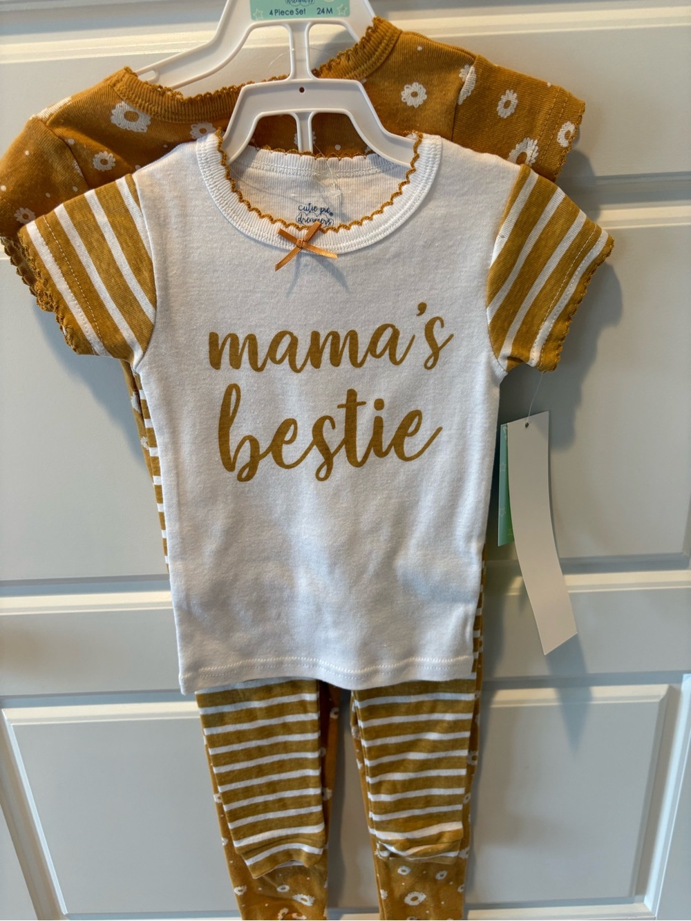 NWT Mama's Bestie Short Sleeve Pajama Sets in Gold & White Size 24M
